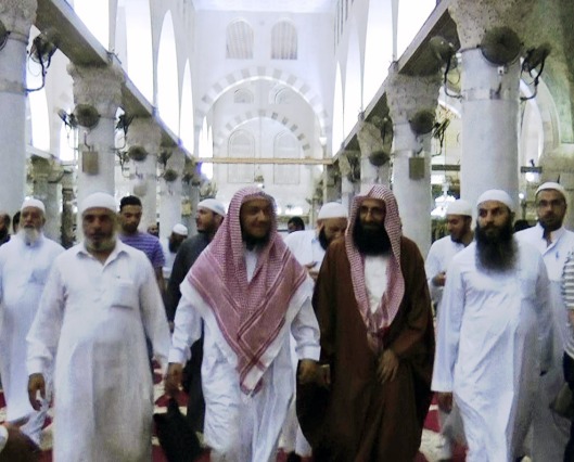 Salahudine Ben Ibrahim avec des frères de la mosquée Al Aqsa